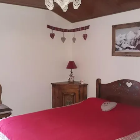 Les Clarines Apartment